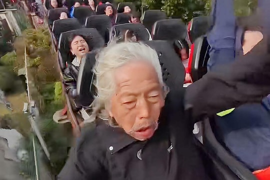 Ông cụ 75 tuổi 'nghiện' đi tàu lượn siêu tốc