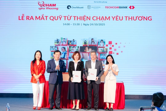 Ra mắt quỹ từ thiện Chạm Yêu Thương
