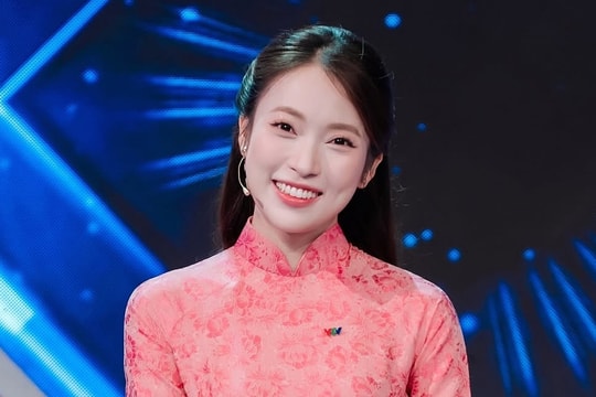 Váy áo giúp MC Khánh Vy tôn dáng