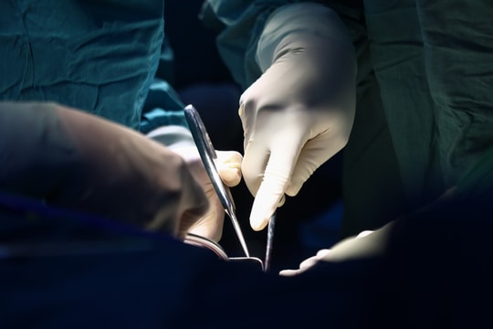 Khám khàn tiếng, người đàn ông phát hiện cùng lúc 2 loại ung thư