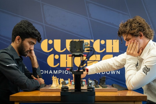 Vua cờ Gukesh xin thua trong thế hòa Carlsen