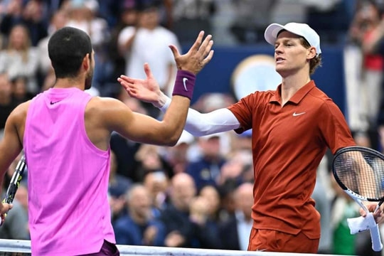 Sinner 'phả hơi nóng' vào vị trí số 1 của Alcaraz