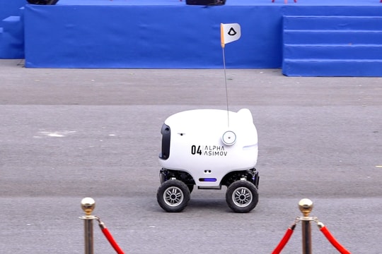 UAV trình diễn bay trinh sát, vận chuyển hàng