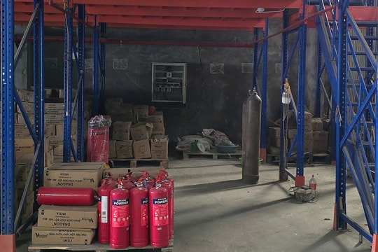 Nhiều người lo mất an toàn khi hàng triệu bình chữa cháy giả được bán