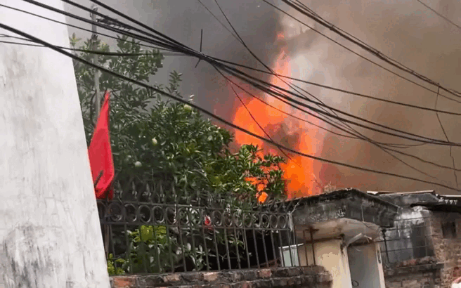 Cháy nhà ở Hà Nội, một người tử vong
