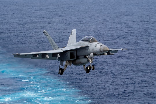 Máy bay Mỹ liên tiếp rơi ở Biển Đông có thể do dầu nhiễm bẩn