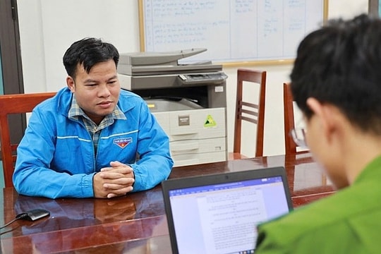 Tự bịa công văn của lãnh đạo UBND tỉnh để 'lấy le' với hiệu trưởng