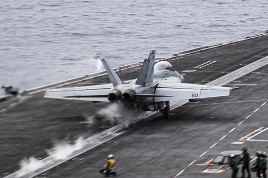 Trung Quốc ngỏ lời giúp Mỹ trong vụ rơi máy bay ở Biển Đông