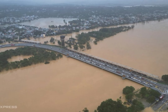 Lũ sông Hương qua đỉnh, mức ngập giảm dần