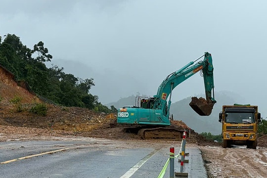 Cao tốc, đường Hồ Chí Minh qua miền Trung tiếp tục sạt lở