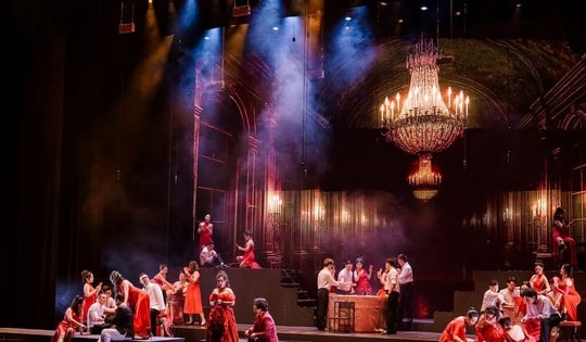 Khán giả Hà Nội đắm chìm trong bản tình ca bi tráng La Traviata