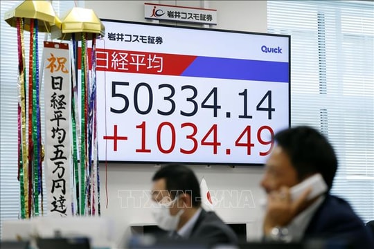 Niềm tin AI và kỳ vọng Fed hạ lãi suất đẩy chứng khoán châu Á tăng điểm