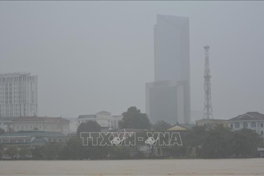 Đến đêm 30/10, mưa lớn tiếp tục diễn ra ở khu vực Hà Tĩnh - Đà Nẵng và phía Đông Quảng Ngãi