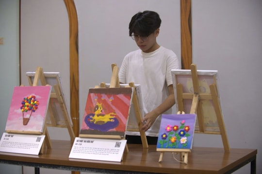 Lắng nghe thế giới thinh lặng của trẻ tự kỷ qua từng nét vẽ