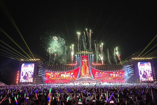 Hơn 30.000 người dự concert lớn nhất từ trước đến nay ở Quảng Ninh