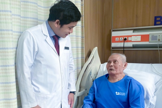 Thay khớp háng giúp cụ ông 101 tuổi khôi phục khả năng đi lại