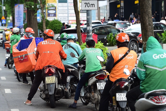Tài xế công nghệ 'đốt' sức khỏe trên từng cuốc xe