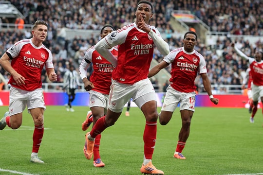 Gabriel - 'pháo đài bay' của Arsenal