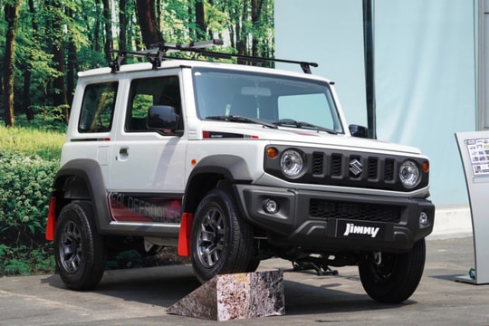 Suzuki Jimny giảm giá kỷ lục gần 100 triệu đồng