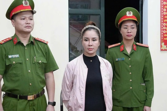 Nữ hiệu trưởng bị bắt vì lập khống chứng từ dạy thêm giờ