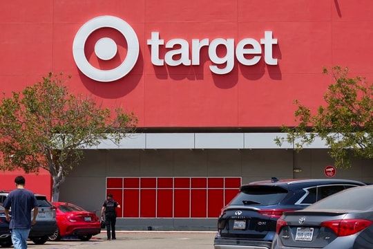 Thắng kiện 11 triệu USD khi vấp ngã trong bãi đậu xe