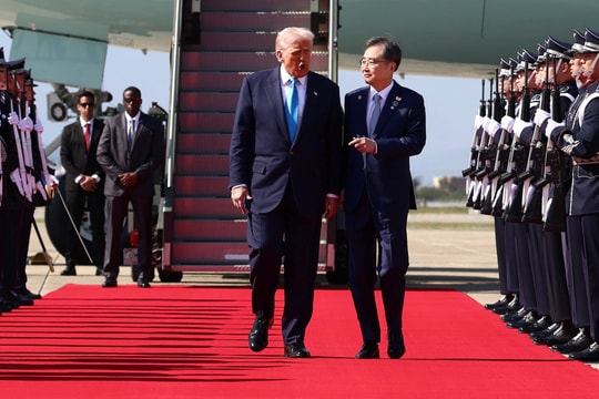 Hàn Quốc sẽ trao tặng bản sao vương miện vàng cho ông Trump