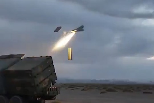 Lính Trung Quốc diễn tập phóng phi cơ giống UAV tự sát Iran