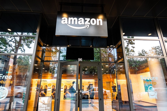 Amazon sa thải 14.000 người vì 'AI giúp chuyển đổi nhanh chóng'