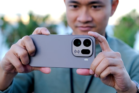 Oppo Find X9 Pro dùng ống kính rời, giá 33 triệu đồng