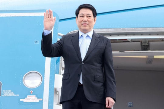 Chủ tịch nước lên đường dự Tuần lễ cấp cao APEC