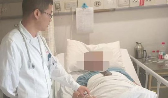 Người đàn ông 53 tuổi đột ngột bị liệt sau khi thức dậy