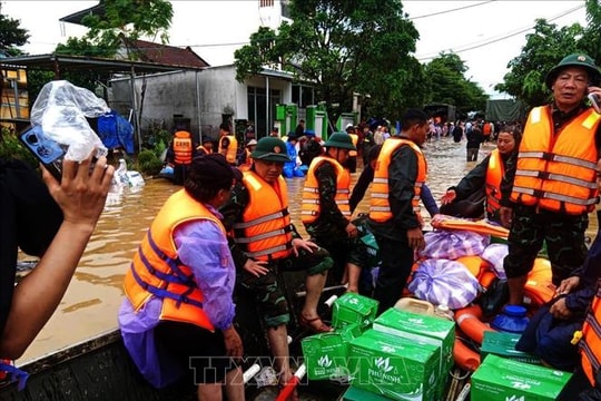 Chung tay hỗ trợ miền Trung khắc phục hậu quả thiên tai, lũ lụt
