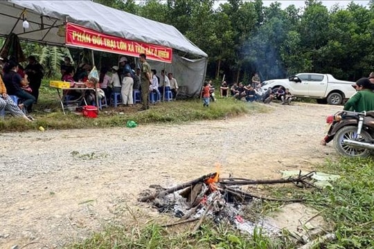 Bức xúc vì gần một nghìn con lợn sữa chết cháy không tiêu hủy kịp thời gây ô nhiễm