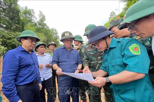 Khẩn trương huy động thêm phương tiện khắc phục các điểm sạt lở