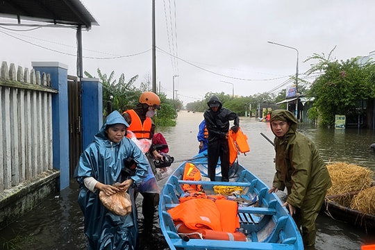 Thời tiết ngày 30/10: Không khí lạnh tràn xuống, Bắc Bộ chuyển lạnh, Trung Bộ mưa rất to
