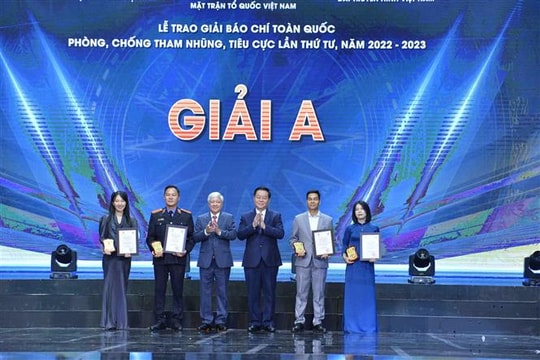 Tôn vinh các nhà báo dũng cảm nói lên sự thật