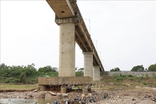 Sự cố cầu sông Lô: Xây dựng phương án đưa người dân qua sông tạm thời