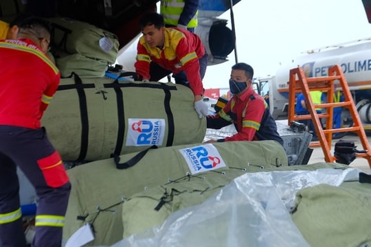 Nga viện trợ khẩn cấp gần 30 tấn hàng cứu trợ cho vùng lũ ở Huế