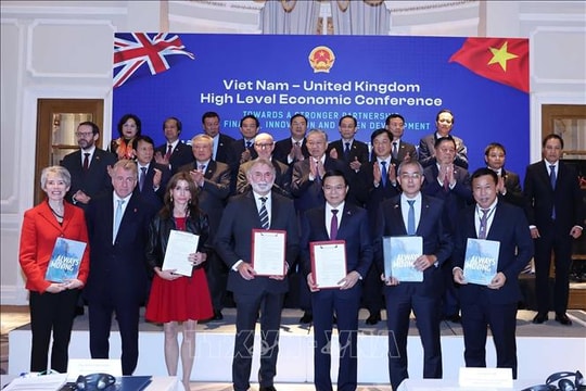 Tổng Bí thư Tô Lâm chứng kiến Lễ trao thỏa thuận hợp tác Việt Nam - Anh