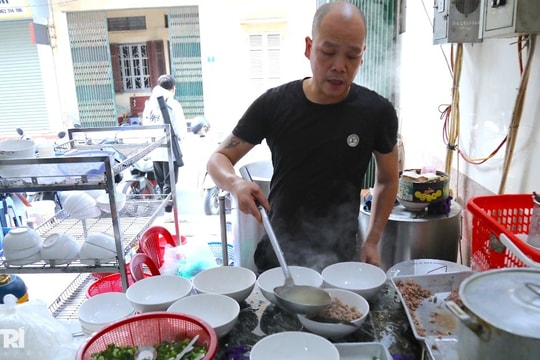 Quán bún ở Hà Nội giá 20.000 đồng, chủ khẳng định chỉ lãi 2.500 đồng/bát