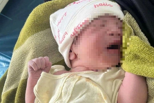 Bé gái sơ sinh còn nguyên dây rốn bị bỏ lại trong nhà hoang