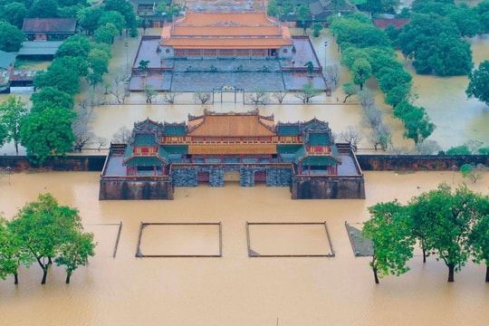 Lý do điện Thái Hòa vẫn khô ráo giữa nước lũ ở Huế