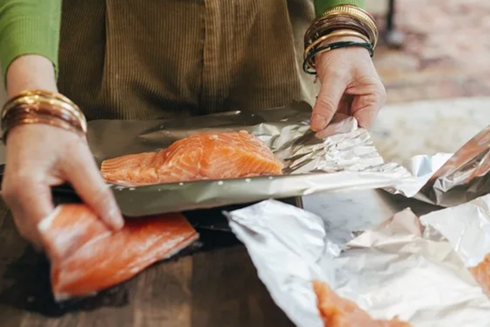 Công dụng của hai mặt giấy nhôm thực phẩm có thể bạn không biết