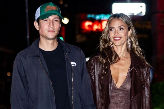 Thời trang hẹn hò của Jessica Alba và tình trẻ