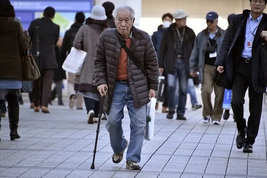 Khốn đốn vì chi phí, nhiều gia đình Nhật từ bỏ ước mơ sinh con