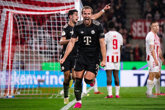 Kane giúp Bayern tạo chuỗi thắng lịch sử
