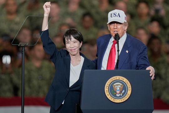 Cách tân Thủ tướng Nhật 'ghi điểm' trong lần đầu gặp ông Trump