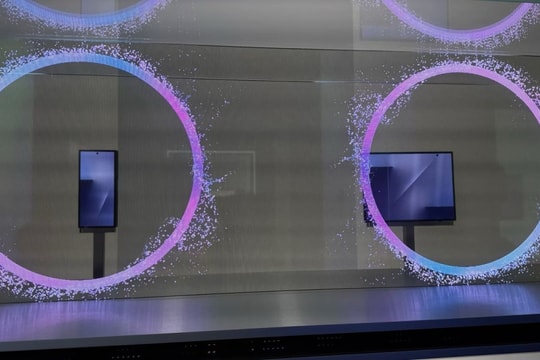 Samsung trình diễn smartphone gập ba