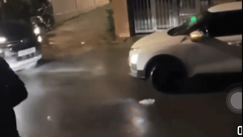 Tài xế xe bán tải đi lấn làn, đánh người lái taxi