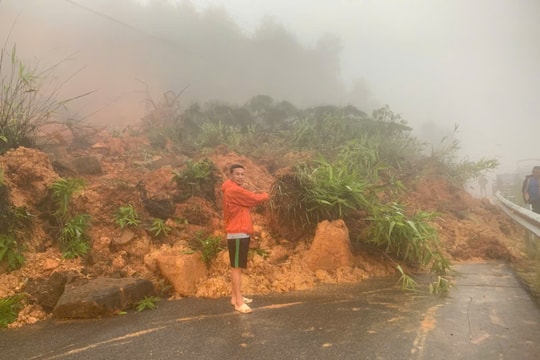 Đèo Đại Ninh sạt lở, tuyến Mũi Né - Đà Lạt tê liệt